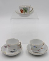 Auktion 347 / Los 8024 <br>3x  div. Mokkatassen mit U.T., Meissen, Schwertermarke, je 1. Wahl, Blumenbemalungen, Tassen H-5,2cm.