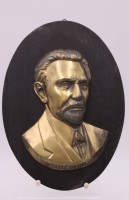 Auktion 347 / Los 15054 <br>Wandrelief auf Holz, August Bebel, Messing, Altersspuren, ca. 30 x 21,5cm.