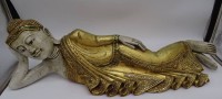 Auktion 347<br>gr. liegender Holz-Buddha, H-25 cm, L-76 cm, 20. Jhd.