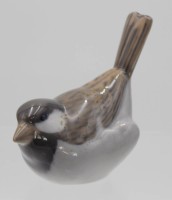 Auktion 348 / Los 8016 <br>Figur, Spatz, Royal Copenhagen, Modellnr. 1081, polychrom bemalt, H- 8 cm, L- 8,5 cm