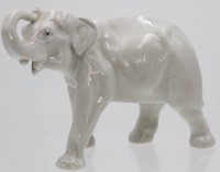 Auktion 348 / Los 8018 <br>Elefant von Heubach, Weißporzellan, ca. H-12cm L-18cm.