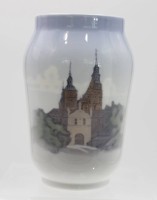 Auktion 348 / Los 8044 <br>Vase, Royal Copenhagen, Unterglasurbemalung, H-17cm.