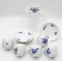 Los 8052 <br>6x Tassen mit U.T., Royal Copenhagen, Blaue Blume, teilw. mit Schleifstrich, ca. H-6,5cm.