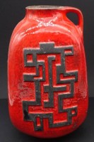 Auktion 364<br>gr. rot/schwarze Henkelvase, Mod. Nr. 76-31, 70er Jahre, ca. H-32,5cm