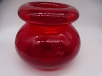 Auktion 348 / Los 10014 <br>grosse Kunstglasvase von Maria Vinka, Stockholm, H-22 cm, D-25 cm