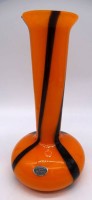 Auktion 348 / Los 10032 <br>Vase, orange/schwarz, orig. Murano Etikett, H-27 cm