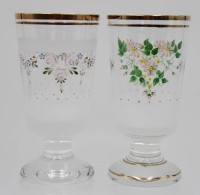 Auktion 348 / Los 10037 <br>Paar Gläser auf Stand, 19. Jhd., florale Emaillemalerei, ca. H-14,7cm.