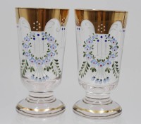 Auktion 348 / Los 10039 <br>Paar Gläser auf Stand, 19. Jhd., florale Emaillemalerei, ca. H-14,7cm.