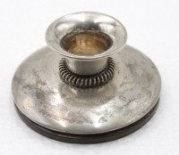 Auktion 348 / Los 11018 <br>kl. Silber-Leuchter, Dänemark 1957, Silver&amp;Co, gefüllter Stand, zus. 84gr., H-3,5cm