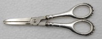 Auktion 348 / Los 11031 <br>Traubenschere, 830er Silbergriffe, L-13,5cm
