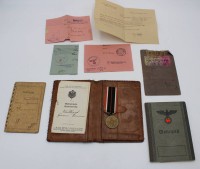 Auktion 348 / Los 7005 <br>Dokumenten-Konvolut  meist 3, Reich, u.a. Kriegsverdienstmedaille, Wehrpass (wenig Einträge)