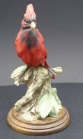 Auktion 348 / Los 15013 <br>Vogel auf Baumstumpf "G. Armani" Capo di Monte, Schnabel bestossen, H-19 cm, wohl Kunstmasse