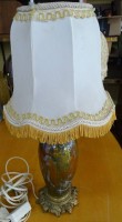 Auktion 363 / Los 16003 <br>Tischlampe mit bunten Glasstand, Messingmontur, H-45 cm