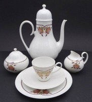Auktion 364<br>Kaffeeservice für 10 Pers. "Rosenthal" Romanze, 36 Teile,  1 gr. Kuchenteller Rand mit Chip