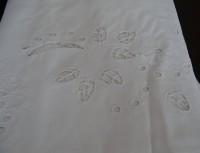 Auktion 348 / Los 13042 <br>14x div. weisse Tischtücher, 2x mit Lochstickerei