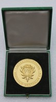 Auktion 348 / Los 15048 <br>Medaille in Etui, Für besondere Verdienste Jagdgebrauchshundewesen, LJV NRW, goldfarben, D-6cm.