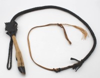 Auktion 348 / Los 16033 <br>Lederpeitsche, mit Rehfussgriff, ca. L-200cm.