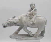 Auktion 348 / Los 15510 <br>Büffelreiter, Kunstmasse, H-25cm B-30cm