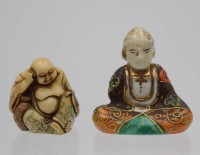 Auktion 348 / Los 15519 <br>kl. Buddha und Replik einer Netsuke (Kunstmasse), ca. H-6cm