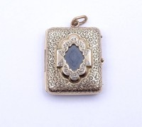 Auktion 371<br>antikes Medaillon um 1900,Gold um 14 Kt (gepr&uuml;ft), verso mit Onyxplatte, 2 x 2,5cm,  9,56 gramm