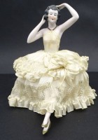 Auktion 349 / Los 8004 <br>Teepuppe in Spitzenkleid, gut erhalten, H-15 cm