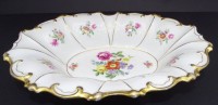 Auktion 349 / Los 8005 <br>ovale Prunkschale "Graf Henneberg" Ilmenau, Blumendekor, Goldrand tw. berieben, H-6 cm, 28x21 cm