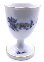 Auktion 349 / Los 8012 <br>Eierbecher "Meissen" blauer Drache mit Gold, H-7 cm, 1.Wahl