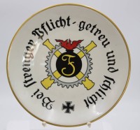 Auktion 349 / Los 8020 <br>Wandteller, Feuerwehr, Bei strenger Pflicht - getreu und schlicht, Hutschenreuther, D-25,3cm
