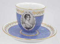 Auktion 349 / Los 8024 <br>Portrait-Tasse mit U.T., Marke übermalt, Königin Luise, Tasse H-7,6cm.