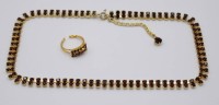 Auktion 349 / Los 1166 <br>Modeschmuck-Set. rote Steine (Granat?), Collier (Schließe erneuert) und Ring, ca. L-42cm