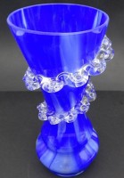 Auktion 349 / Los 10029 <br>blau/weisse Vase mit klaren Aufschmelzungen, wohl Polen, H-20 cm