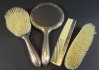 Auktion 366<br>4 tg. Toilettenset "Hoka" Alpacca, Gebrauchsspuren