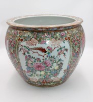 Auktion 349 / Los 15527 <br>gr. sogen. Fishbowl, China, rote Marke, Blumen -u. Personendekor, H-30cm D-36cm.