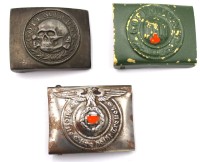 Auktion 350 / Los 7016 <br>3x div. Koppelschlösser, wohl alles Sammleranfertigungen, Totenkopf mit RZM M4/24