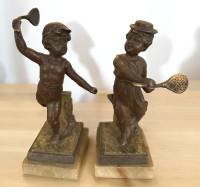 Auktion 365<br>Tennisspielendes Kinderpaar, Bronze auf Marmorsockel, H-max 12 cm