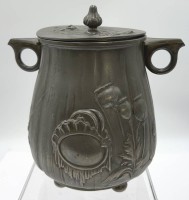 Auktion 350 / Los 15039 <br>Jugendstil-Deckeldose,  "Kayser Zinn" Modell Nr.  4045, guter Zustand, H-19 cm, B-19 cm