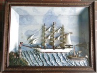 Auktion 364<br>Halbmodell Segelschiff He3nny vor Panorama, in Wandvitrine,  66x82x12 cm
