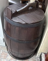 Auktion 350 / Los 14009 <br>grosses Wasserfass von einem Segelschiff, guter Zustand, ca. 100 Liter,  H-73 cm, D-45 cm