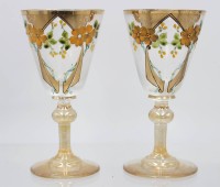 Auktion 350 / Los 10064 <br>Paar alte Süssweingläser, florale Emaillemalerei, lüstrierend, ca. H-13,4cm, leicht berieben
