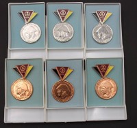 Auktion 351 / Los 7001 <br>6x NVA-Abzeichen in orig. Etuis, DDR