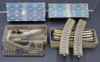 Auktion 351 / Los 12002 <br>2x Weichen und 6x Kurven, Märklin, H0, älter, orig. Schachteln