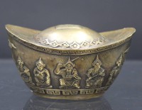 Auktion 351 / Los 15501 <br>chinesisches Untensilo, wohl Bronze, div. Schriftzeichen, gemarkt, H-5,5cm B-10,4cm