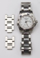 Auktion 357 / Los 2078 <br>Damen-Armbanduhr, Longines Hydro Conquest, Ref. L3.2474, Quartzwerk, Edelstahl, Ziffernblatt mit Brillantbesatz. D-3cm, guter Zustand