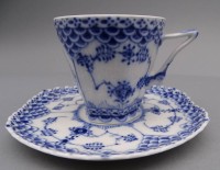 Auktion 351 / Los 8002 <br>Royal Copenhagen Blau geriffelte Vollspitze  Kaffeetasse mit U.T., H-7 cm, D-7 cm