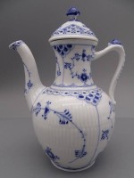 Auktion 351 / Los 8006 <br>Kaffeekanne "Royal Copenhagen" Spitze, H-21 cm