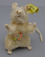Auktion 351 / Los 12003 <br>kl. Steiff-Maus "Pieps" komplett, leicht bespielt, H-8 cm