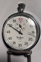 Auktion 351 / Los 2031 <br>mechan Stoppuhr Hanhart, 3 Steine, 1/5 Sec, Stoffschnur, läuft, Glas mit Kratzer