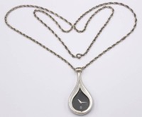 Auktion 351 / Los 2043 <br>Damen-Umhängeruhr, 925er Silber, Relo Design, an 925er Kette, Werk läuft, Uhr L-5,8cm, Kette L-76cm, zus. 48gr.