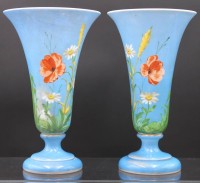 Auktion 351 / Los 10003 <br>Vasenpaar, Opalines Glas, floral Bemalt, 19. Jhd., teilw. berieben, je H-25cm