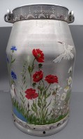 Auktion 351 / Los 14001 <br>bemalte Millchkanne als Schirmständer, Aluminium, H-45 cm, D-20 cm, datiert 1991